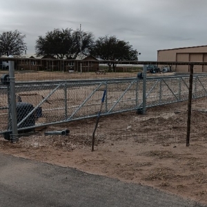 CANTILEVER GATE